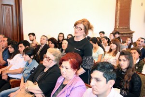 ADAU-NUN REKTORU 500-DƏN YUXARI BAL TOPLAYAN ABİTURİYENTLƏRLƏ GÖRÜŞÜB