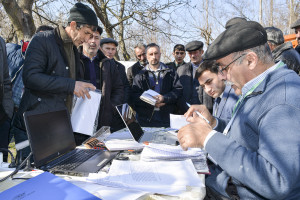 ŞƏKİDƏ AZOT GÜBRƏSİNİN GÜZƏŞTLİ ŞƏRTLƏRLƏ SƏYYAR SATIŞI HƏYATA KEÇİRİLİB