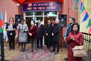 DÜNYA BANKININ NÜMAYƏNDƏSİ \"ƏVƏSOR\" QADIN İNKİŞAF QRUPUNUN ÜZVLƏRİ İLƏ GÖRÜŞÜB