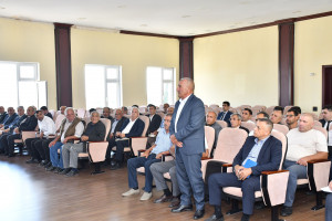 Siyəzən rayonunda kənd təsərrüfatının inkişafına dair Dövlət Proqramına həsr olunmuş müşavirə keçirilib