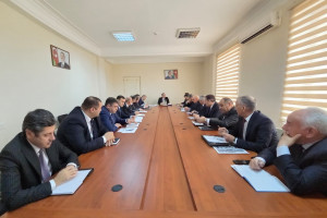 Kənd təsərrüfatı nazirinin müavini Zaur Əliyev Salyanda vətəndaşları qəbul edib