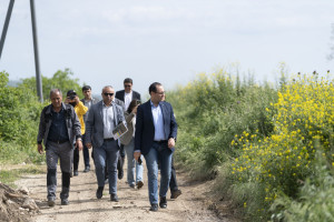 Nazir Məcnun Məmmədov Qarabağda təsərrüfatlara baş çəkib, fermerlərlə görüşüb