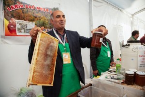 Representatives of the diplomatic corps accredited in Azerbaijan have visited the Honey Fair schedule