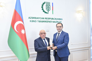 Kənd Təsərrüfatı Nazirliyinin əməkdaşlarına “Dövlət qulluğunda fərqlənməyə görə” medallar və vəsiqələr təqdim olunub