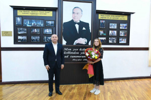 ADAU rektoru tələbə adını qazanan şəhid anası ilə görüşüb