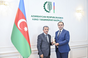 Kənd Təsərrüfatı Nazirliyinin əməkdaşlarına “Dövlət qulluğunda fərqlənməyə görə” medallar və vəsiqələr təqdim olunub