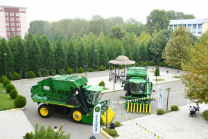 “John Deere” şirkətinin müasir kənd təsərrüfatı texnologiyaları ADAU-da təqdim olunub