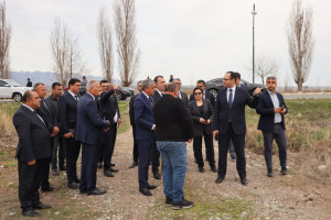 Nazir Məcnun Məmmədov Naxçıvanda təsərrüfatlara baş çəkib, fermerlərlə görüşüb