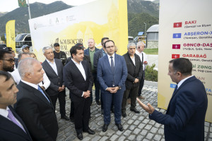 Kəlbəcərdə Bal Festivalı keçirilib