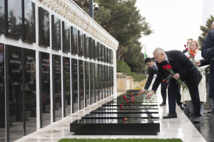 Azərbaycan-Latviya hökumətlərarası komissiyasının üzvləri Fəxri Xiyaban, Şəhidlər Xiyabanı və Zəfər parkını ziyarət ediblər