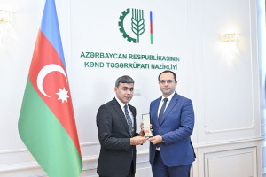 Kənd Təsərrüfatı Nazirliyinin əməkdaşlarına “Dövlət qulluğunda fərqlənməyə görə” medallar və vəsiqələr təqdim olunub