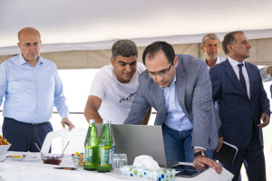 Nazir Məcnun Məmmədov Sabirabadda taxıl biçinində iştirak edib, fermerlərlə görüşüb