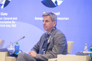 Nazir Məcnun Məmmədov “II Azərbaycan Beynəlxalq İnvestisiya Forumu” çərçivəsində keçirilən panel sessiyada çıxış edib