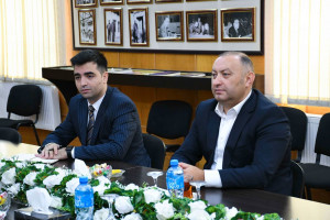 ADAU rektoru tələbə adını qazanan şəhid anası ilə görüşüb