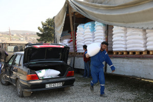 Mineral gübrələrin səyyar satış xidməti fermerlərin işini asanlaşdırıb
