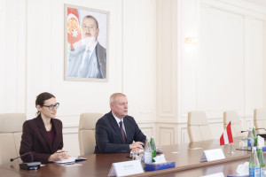 Nazir Məcnun Məmmədov Latviyanın Azərbaycandakı səfiri ilə görüşüb